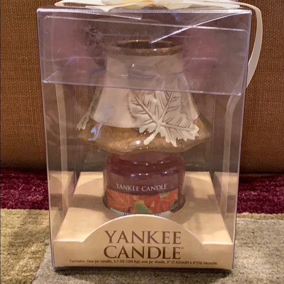 ~Yankee Candle~ Jar Candle with Shade